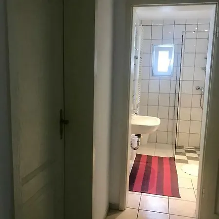 Juna בית הארחה *