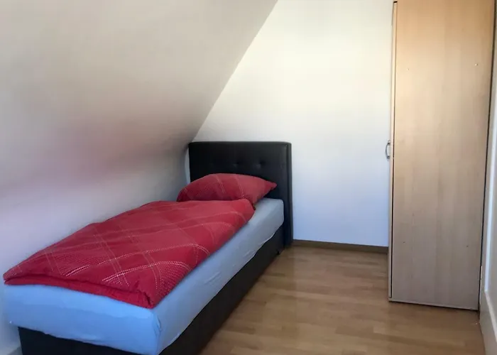 Juna Πανσιόν *