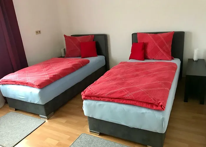 Juna Πανσιόν *