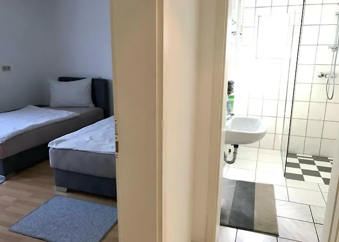 Juna Πανσιόν *