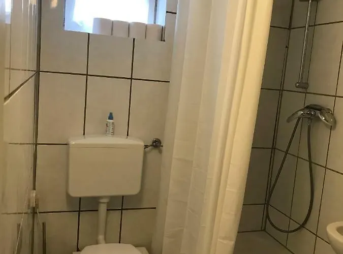 Juna Πανσιόν *